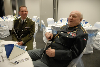 Generál Zdeněk Škarvada na galavečeři ke Dnům NATO v Ostravě (září 2012)
