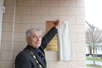 Odhalení pamětní desky na budově ZŠ Olešnice