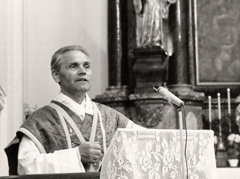 Josef Ivan Peša při&nbsp;kázání v&nbsp;bazilice Všech svatých v&nbsp;České Lípě