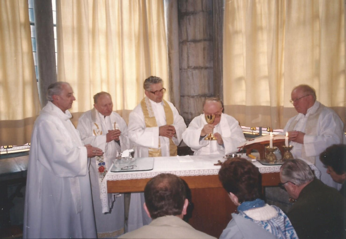 Mše svatá v kapli Johanky z Arcu - zleva P. Valerián, P. Dvořáček, P. Indra, P. ThDr. Němeček..